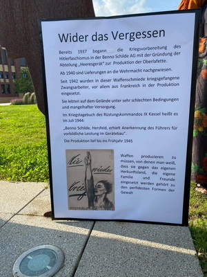 Die vom Landesvorstand der LINKEN im Schilde Park Bad Herfeld angebrachte Tafel - Foto: DIE LINKE. Hessen